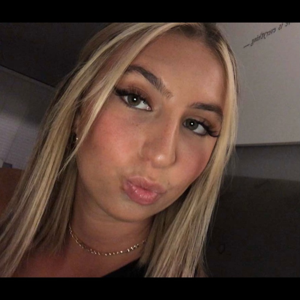 Meet your Posher, Ariana